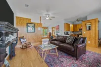 Downtown Manteo Studio - 12 minutes to OBX beaches! - balcony