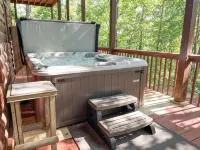 Cozy Mountain Hideaway + Hot Tub + Mins to Downtown Dahlonega