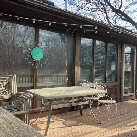 Sunflower/Mushroom Farmhouse just 6 minutes from Lawrence"Wakarusa Valley Farm"