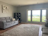 Cozy Beach Cottage. Great lake views. Lake access! Sleeps 6 efficiently. - Wifi