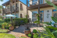 "Seaside Bliss: Waterfront Villa Just Steps from the Beach" - فلل