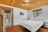 The Family Bear Cabin at Mt. Lemmon Hotel - Chalets