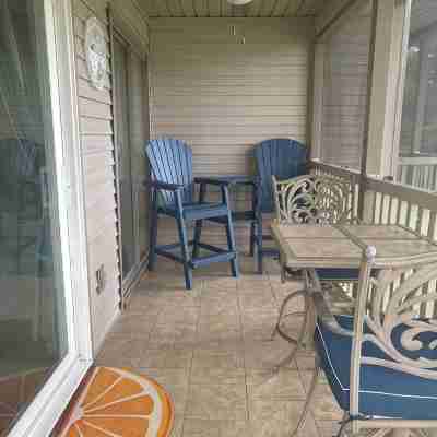 Comfy condo on the 17th green of True blue, min’s  to beach, shops & great food Others