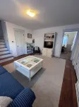 Charming 2-bedroom house in small-town neighborhood