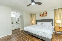 Resort Pool & Spa Retreat with Game Room, Patio, Foosball & BBQ - Homestays