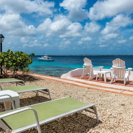 Charming oceanfront villa, great house reef near restaurant and dive operation