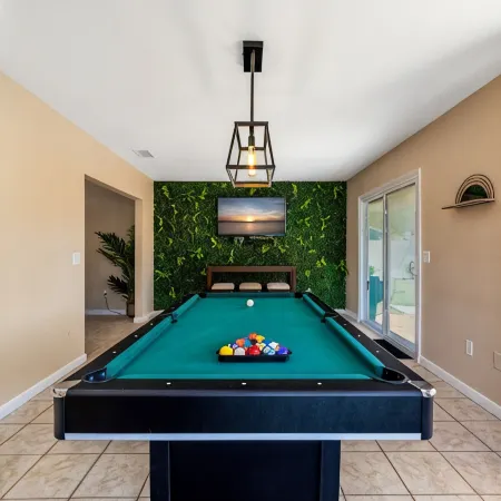 Palm Paradise ~ Hot Tub + Private Yard + Games - 17 mins to the beach!