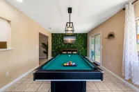 Palm Paradise ~ Hot Tub + Private Yard + Games - 17 mins to the beach! - 4-Star