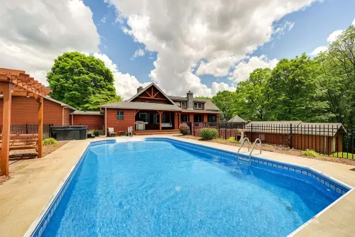 Come relax in a family friendly cabin w/ great amenities and a lake nearby! - WiFi