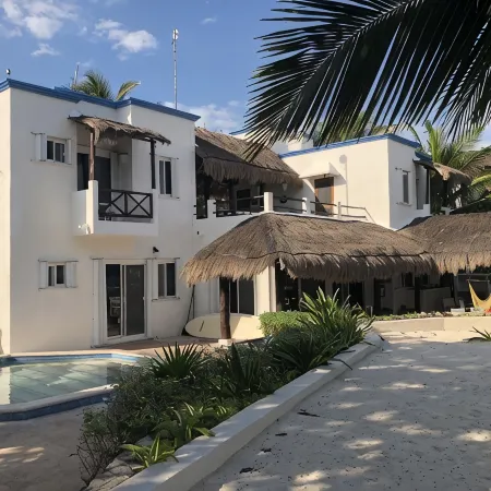 Spacious Beachside Villa with Gourmet Cook, Pool, WiFi – Large Sandy Clean Beach