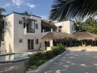 Spacious Beachside Villa with Gourmet Cook, Pool, WiFi – Large Sandy Clean Beach - 別墅