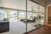 4Br Private Pool Home, Screened Lanai, & 3mi to Srq Airport - 2-Star