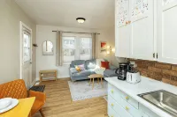 Happy Happy Guest House 1bd/1ba in Quiet yet Popular Neighborhood - 4 Sao