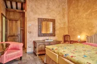 Idyllic guest house in Tuscan country house style with swimming pool - Homestays
