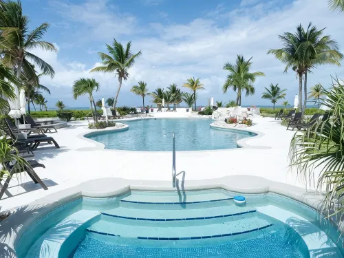 Beautiful upgraded 1 bdrm & sofa bed stunning views , pool hot tub , 2nd floor, - Wifi