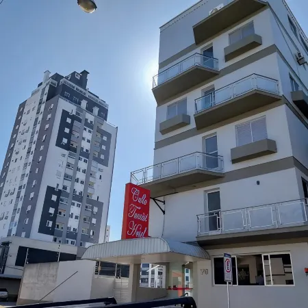 Colle Tourist Hotel Luxo