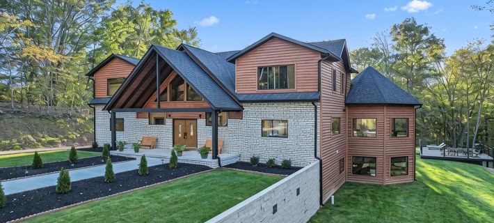 Lazaj Luxury Lodge — Heated Pool,Hot Tub, Game Room,Sleeps 16 Near Hocking Hills Hotels in Hocking County