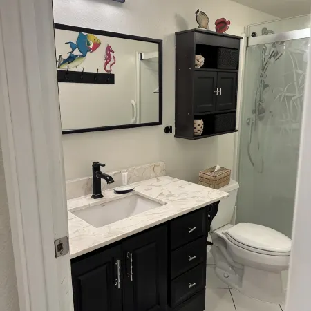 Kona Reef F4 Ocean View Condo Ground Floor No Stairs and 5 min walk to Downtown