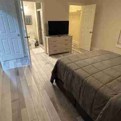 4bedroom house with upstairs outdoor patio,WiFi and in peaceful Woodlands area. Rooms