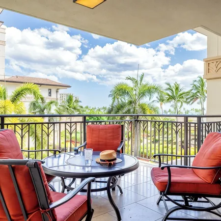 Aloha! Come enjoy paradise in our tranquil & relaxing beach villa.