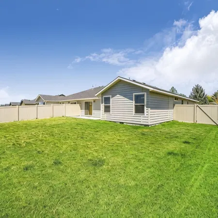 Pawsitively Perfect: New Pet-Friendly Home in Ideal Location