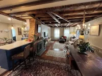 Historic Apartment in Bristol R.I. Hotel di Bristol