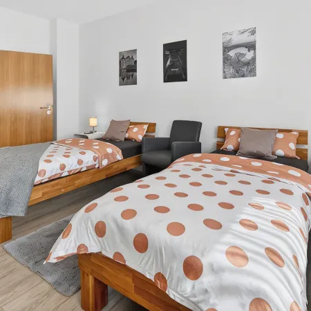FeWo Galliet 1: 87Sqm, 2 Br, Balcony, Quiet & Close to Trade Fair