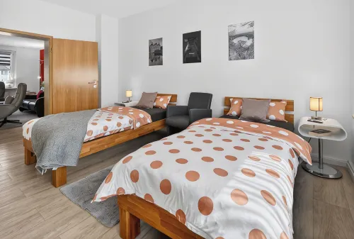 FeWo Galliet 1: 87Sqm, 2 Br, Balcony, Quiet & Close to Trade Fair