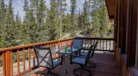 Mountain Base Camp, 2 Bedroom, Wood Stove Amazing Views, Middle of Everything