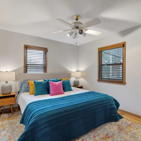 Family Home Min to Henry Dorley Zoo, Charles Schwab Field, Covered Porch, 4TVs