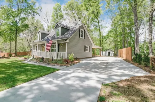 Charming Getaway on the Greenway!