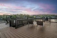 Waterfront family home on Smith Lake - 3-Star