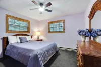 Lakefront w/ PrivateDock Fishing Beach 2Kayaks Firepit Fireplace Foosball - Homestays