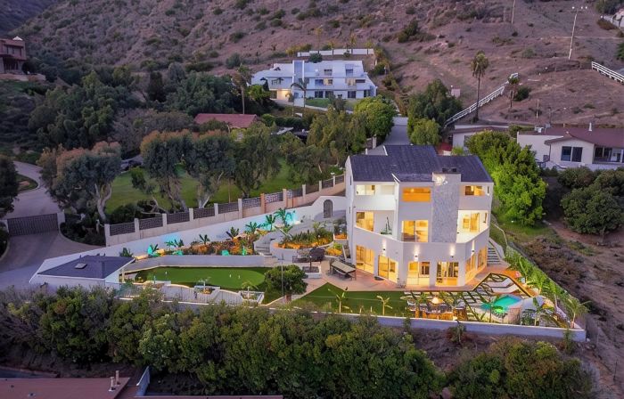 NEW!!! Ocean View Malibu Modern Home w/ Mini Golf & Spa