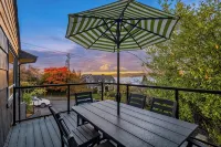 Luxury Spa, Patio, Deck & Views of Puget Sound in the Heart of Old Town, Tacoma - 4-Star