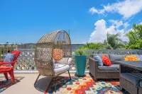 The Jewel of Levittown: Charming 2-bedroom apartment with WiFi, AC in Toa Baja