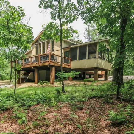 Gorgeous Chalet Getaway with Cabin Feel sleeps 10 at Innsbrook Resort