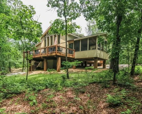 Gorgeous Chalet Getaway with Cabin Feel sleeps 10 at Innsbrook Resort Hotels in Innsbrook