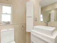 New! Stylish 2BR Stay in Brixton Area マートンのホテル
