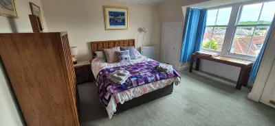 Elie - well appointed flat Hotels in 