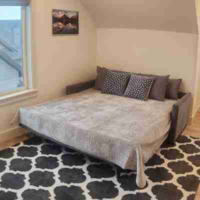 New to Market - Stunning Guest Suite with Mountain Views + year round recreation Rooms
