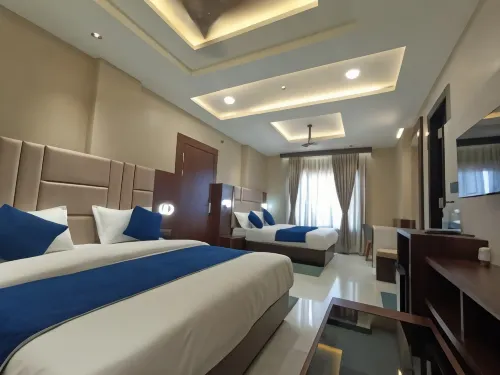 Hotel Devraj Palace - parking