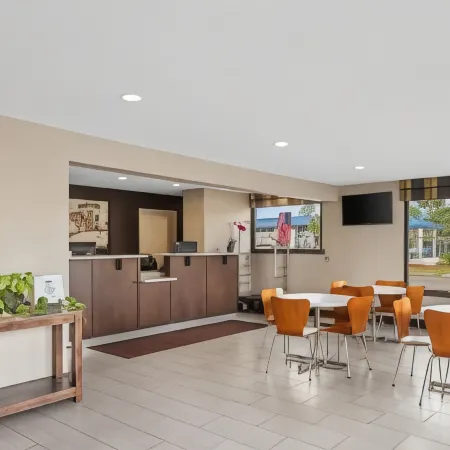 Super 8 by Wyndham Valdosta GA I-75