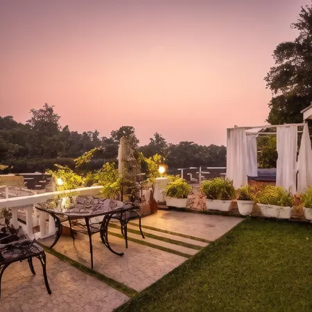 Stone Wood Riverfront Resort, Siolim