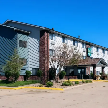 Quality Inn & Suites Bloomington I-55 and I-74