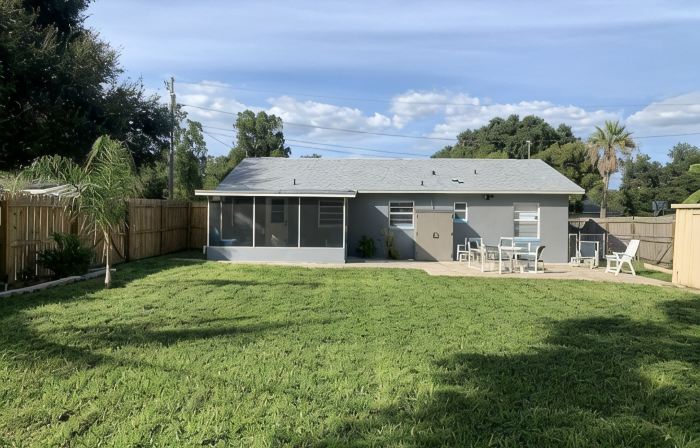 Very clean, close to the beach and great for long term stays as well. Huge yard