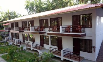 Coconhuts Beach Resort
