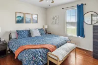 Rainbow Ranch: Family Friendly 4 Bedroom in Lovely Williamstown, 5 min to ARK! - 4-Star