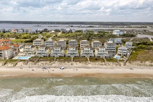Oceanfront Family Retreat / Pool, Hot Tub, Elevator, Well Stocked Kitchen - balcón