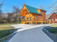 New Cabin! Elk Watching in Maggie Valley, Easy Access. 10Min to Blueridge Pkwy. - شاليه
